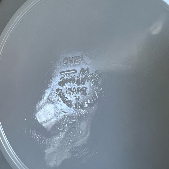 Vintage Fire King Milk Glass and Gold Set of 6 Plates with Sugar and Creamer - Picture 7 of 11